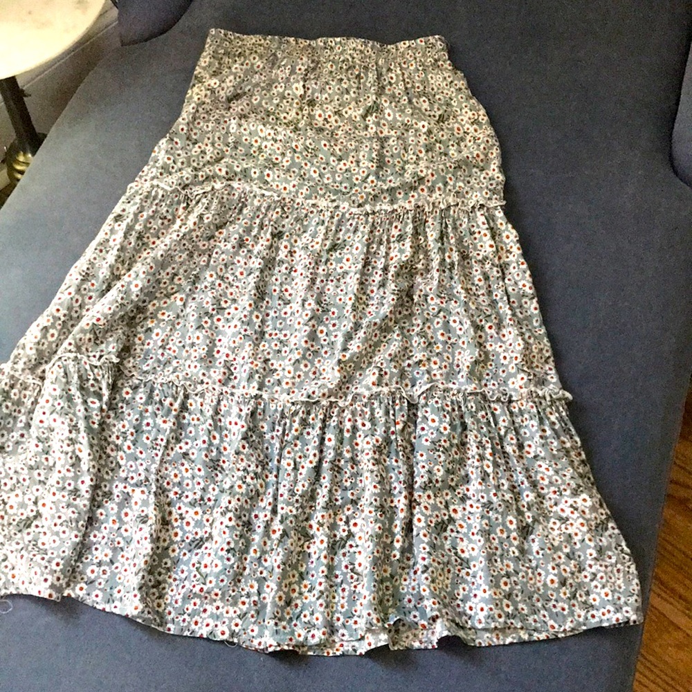 Gorgeous seasonless classic prairie tiered floral maxi skirt XS/S 💕